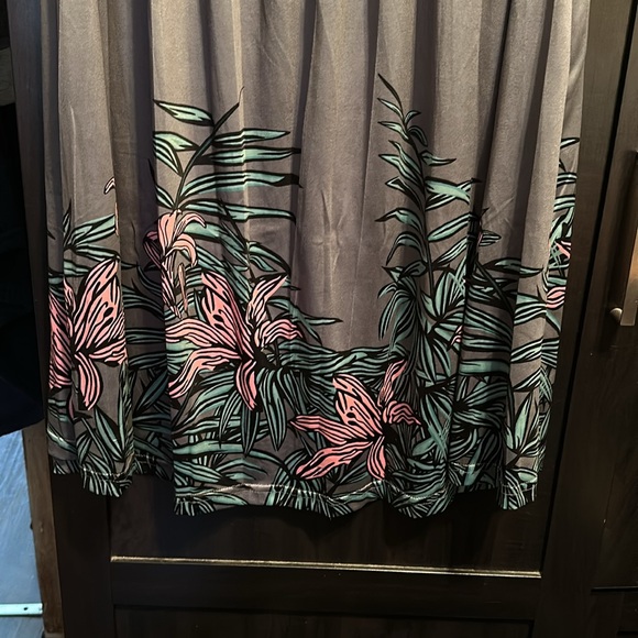 Size XL, brand unknown, silky stretchy material. - Picture 2 of 3
